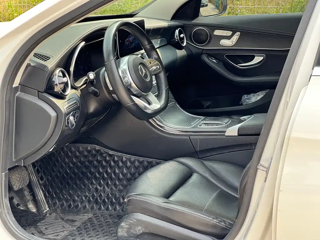 Mercedes-Benz C-Class — миниатюра 6