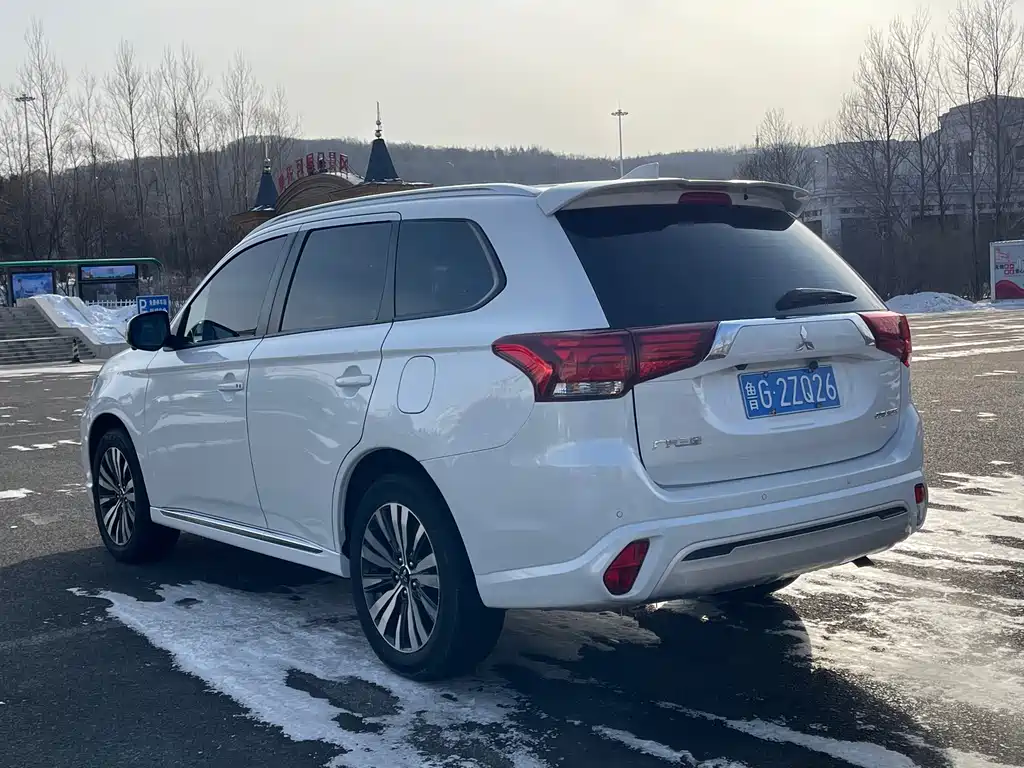 MITSUBISHI OUTLANDER