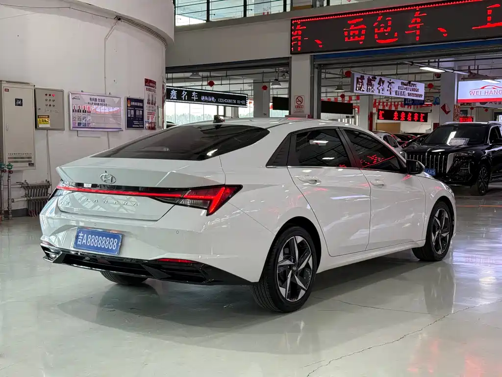 Hyundai Elantra — миниатюра 6