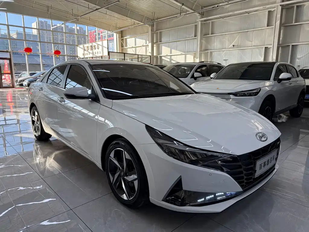HYUNDAI ELANTRA