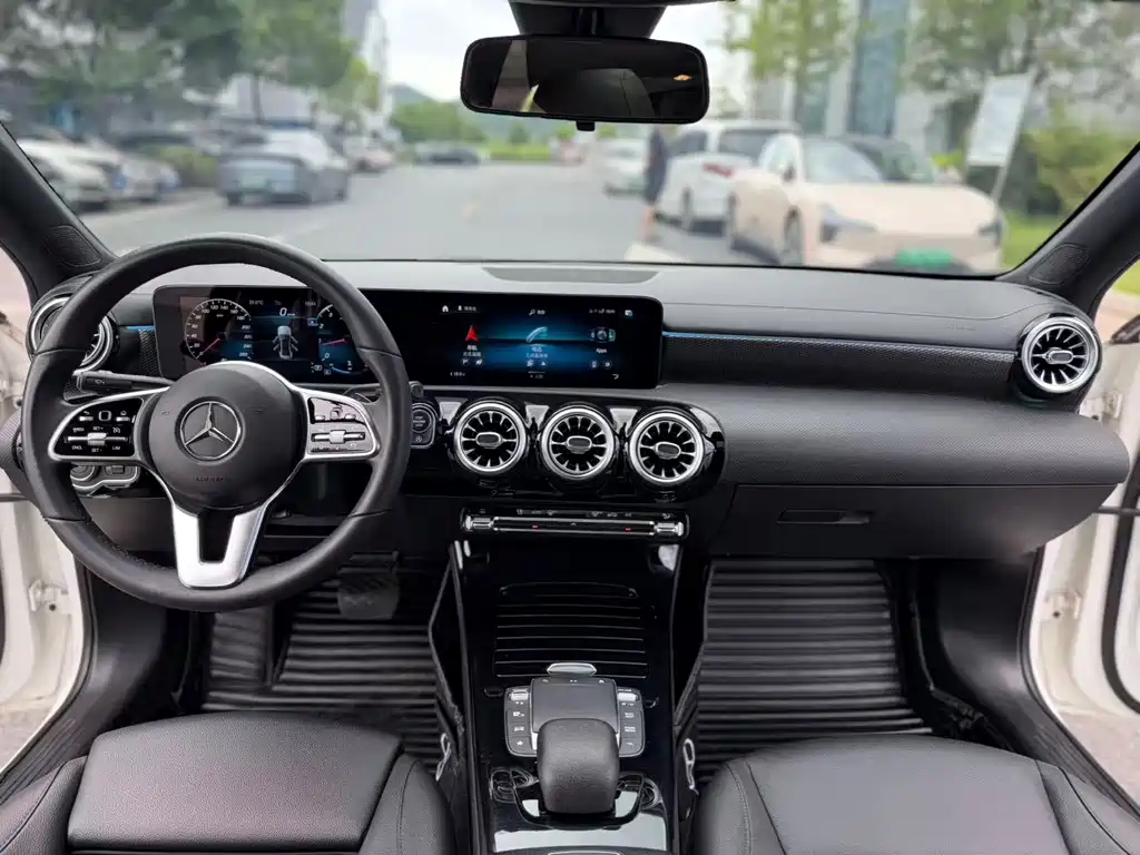 Mercedes-Benz A-Class — миниатюра 9