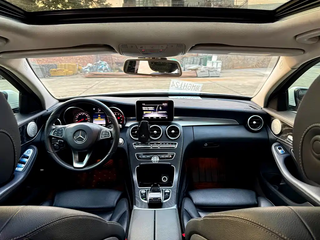 Mercedes-Benz C-Class — миниатюра 6