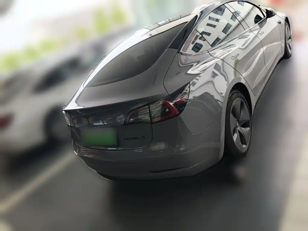 Tesla Model 3 — миниатюра 8