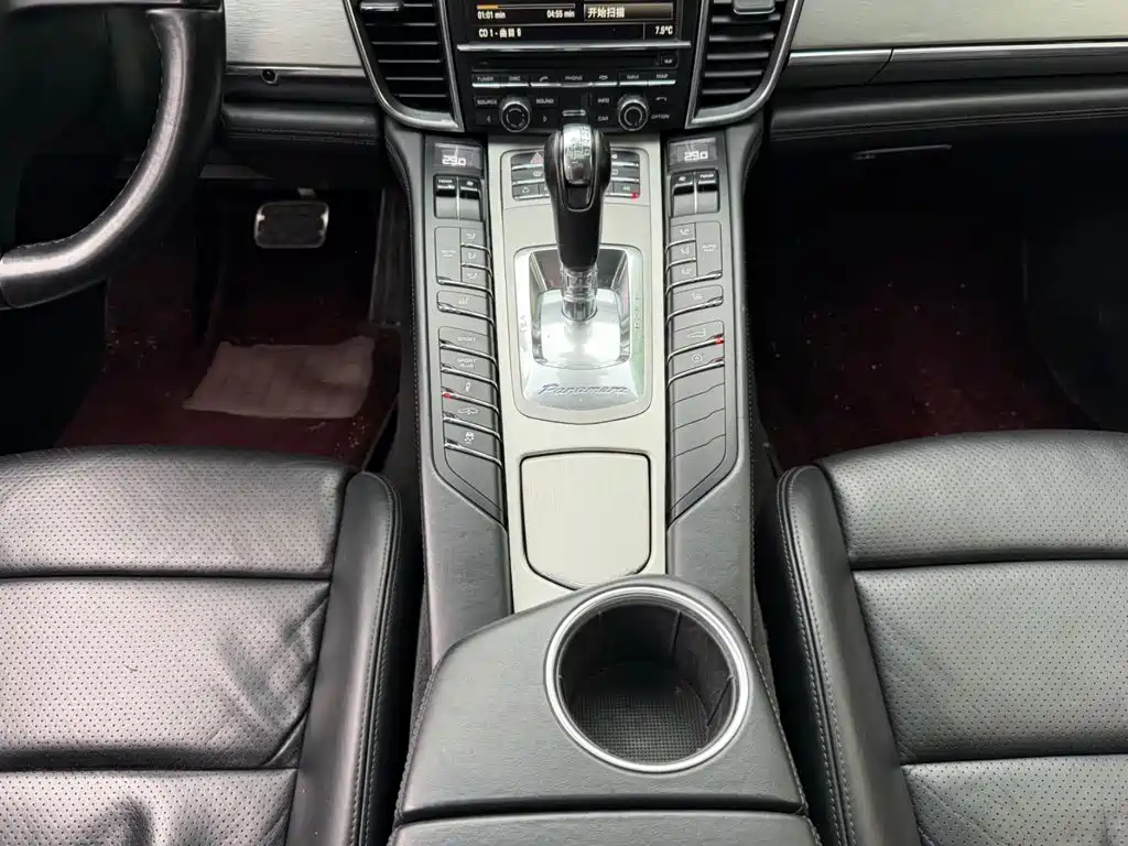 Porsche Panamera — миниатюра 7