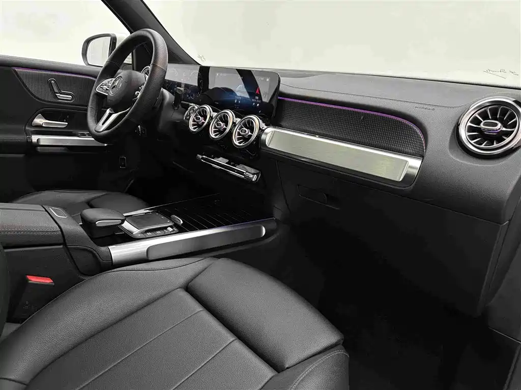 Mercedes-Benz GLB — миниатюра 18