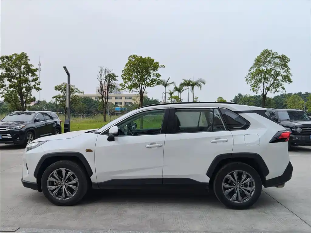 Toyota RAV4 — миниатюра 2