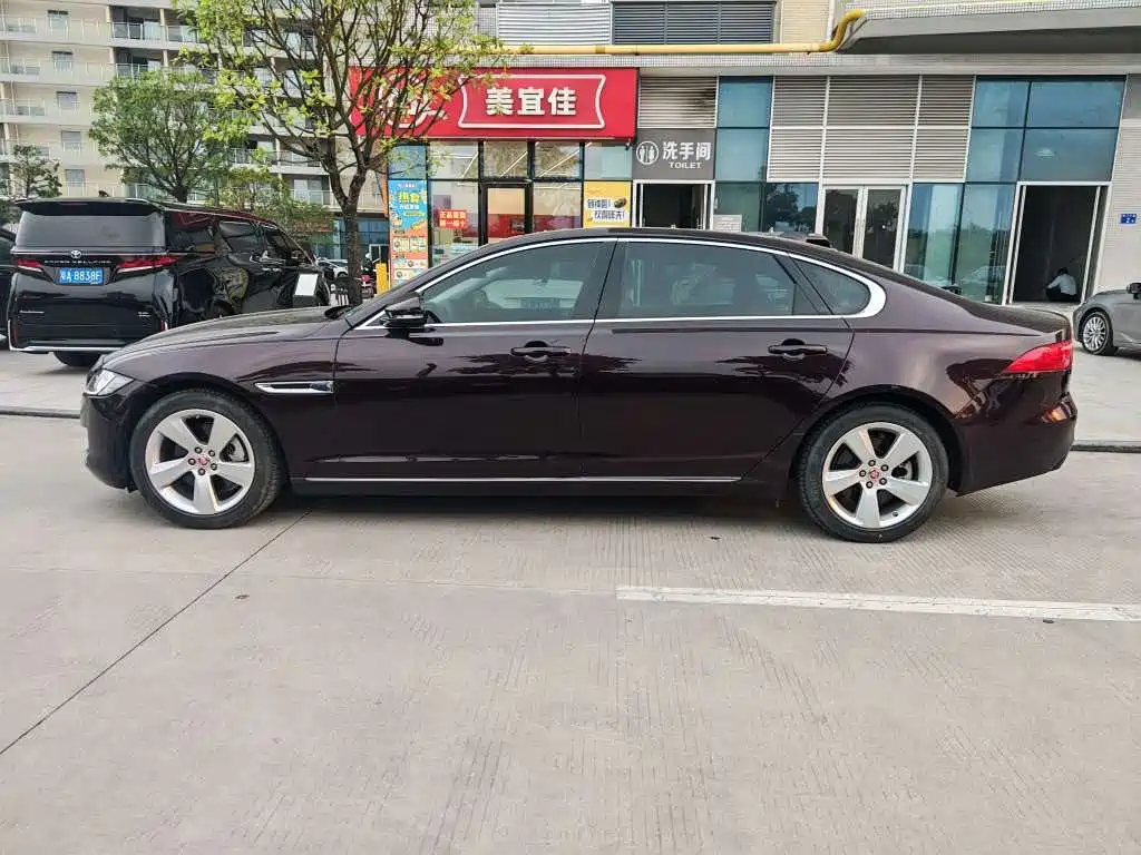 Jaguar XFL — миниатюра 3