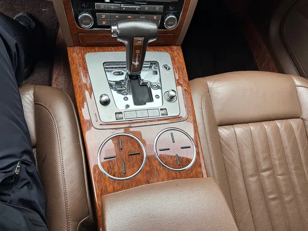 Volkswagen Phaeton — миниатюра 9