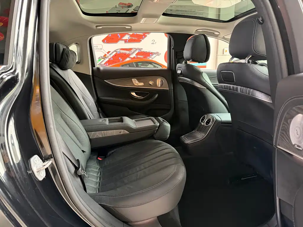 Mercedes-Benz E-Class — миниатюра 11