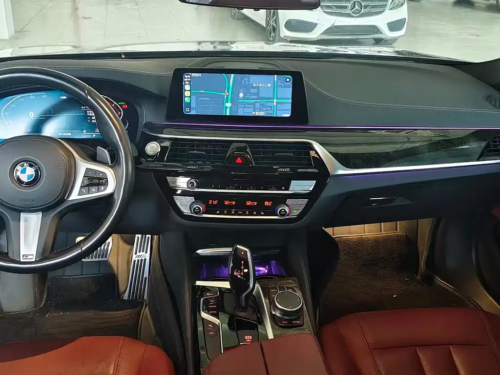 BMW 5 Series — миниатюра 9