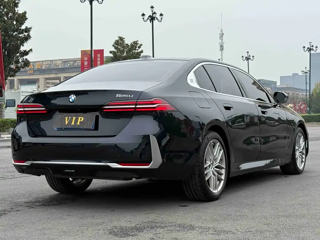BMW 5 Series — миниатюра 9