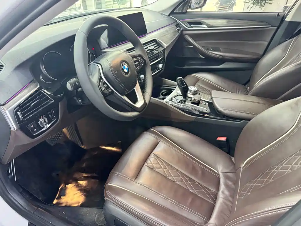 BMW 5 Series — миниатюра 4