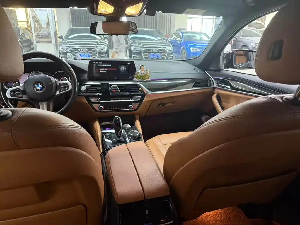 BMW 5 Series — миниатюра 8