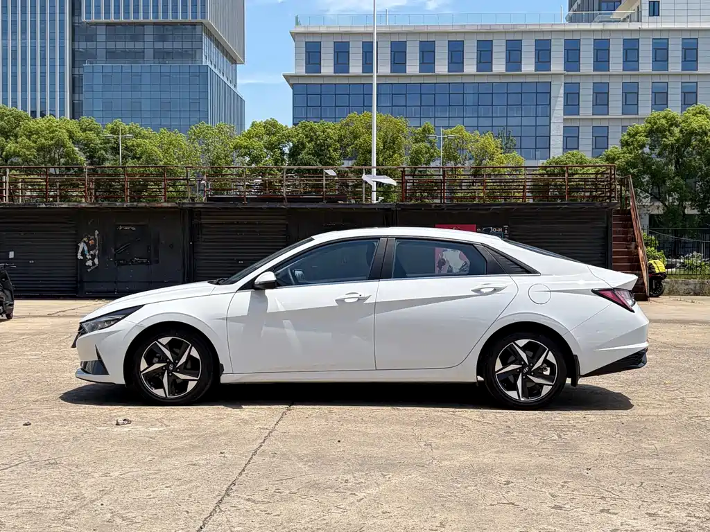 Hyundai Elantra — миниатюра 4