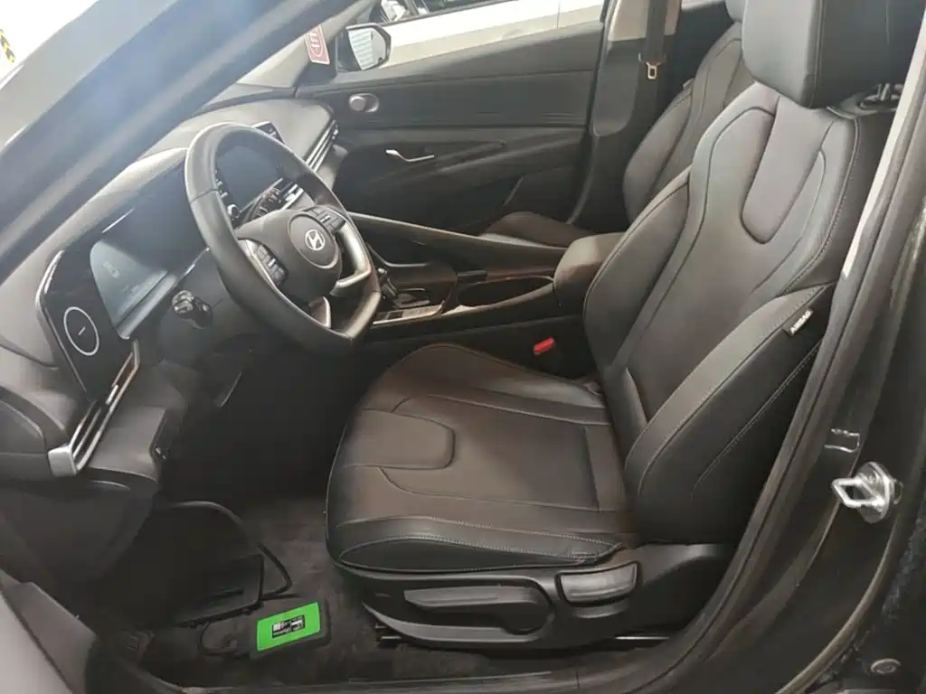 Hyundai Elantra — миниатюра 15