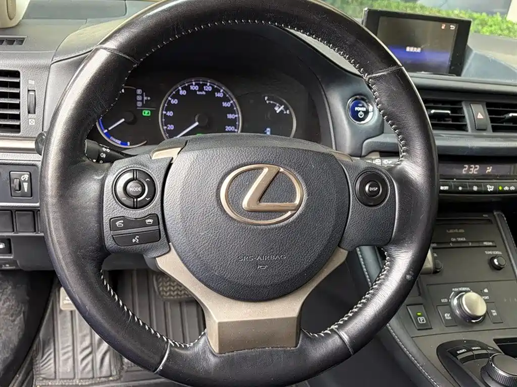 Lexus CT — миниатюра 7