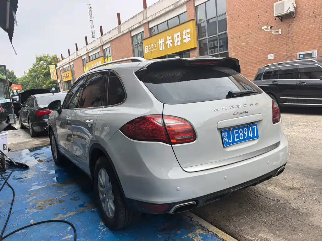 Porsche Cayenne — миниатюра 13
