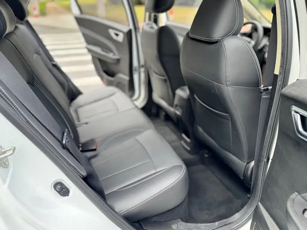 Geely Vision X3 — миниатюра 11