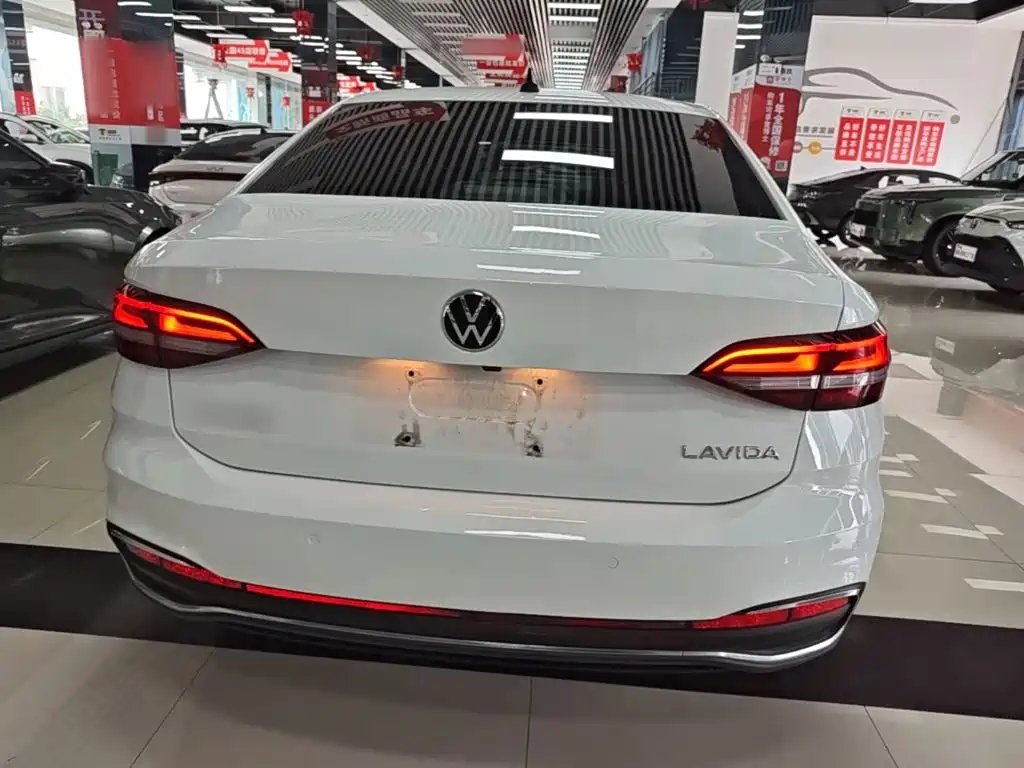 Volkswagen Lavida — миниатюра 6