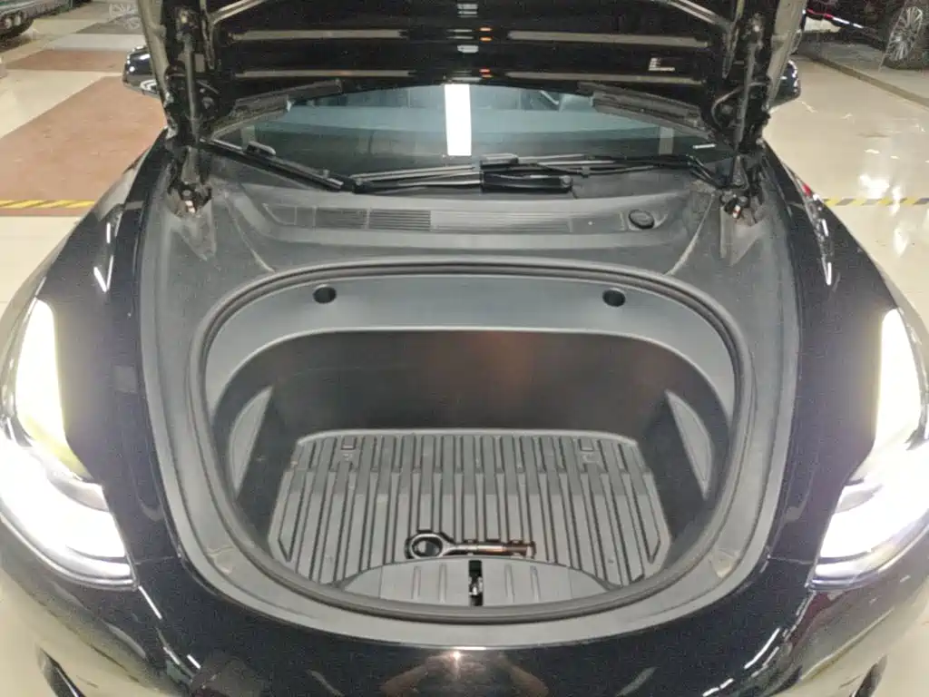 Tesla Model 3 — миниатюра 20