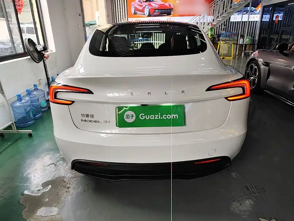 Tesla Model 3 — миниатюра 6