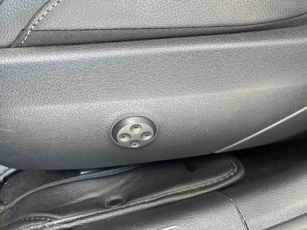 Mercedes-Benz C-Class — миниатюра 15