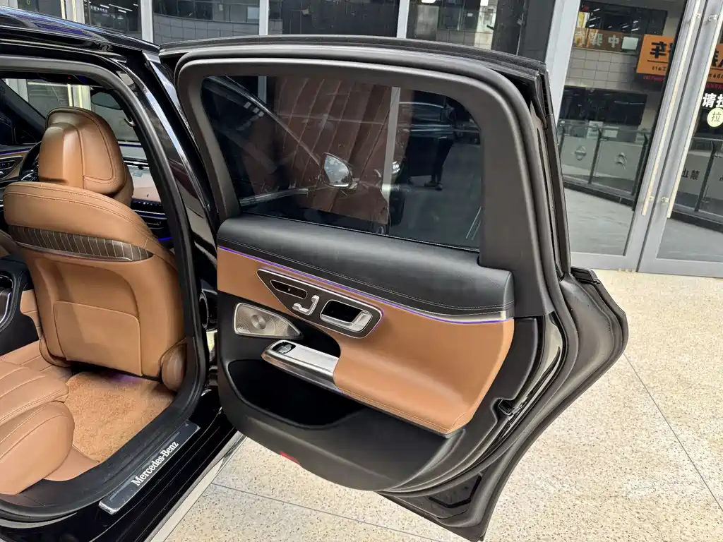 Mercedes-Benz E-Class — миниатюра 38