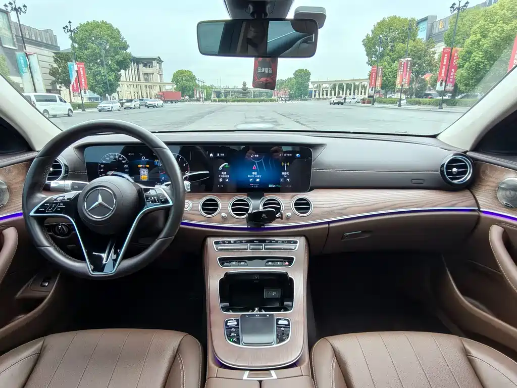 Mercedes-Benz E-Class — миниатюра 17