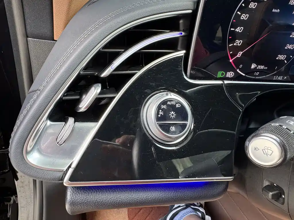 Mercedes-Benz E-Class — миниатюра 16