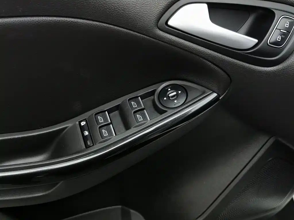 Ford Focus 2017 EcoBoost 180 AT Elite