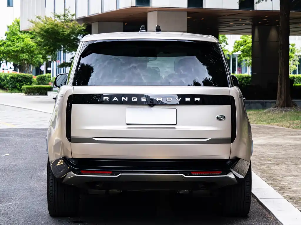 Land Rover Range Rover 2025 3.0 L6 400PS Long Wheelbase мест