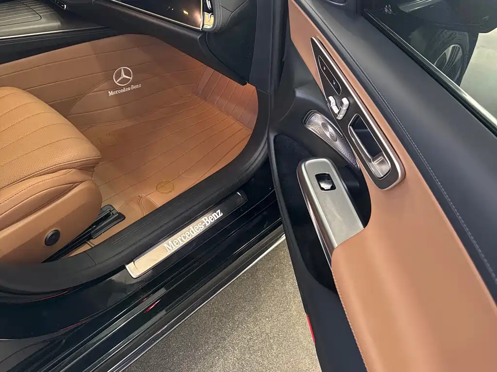 Mercedes-Benz E-Class — миниатюра 13