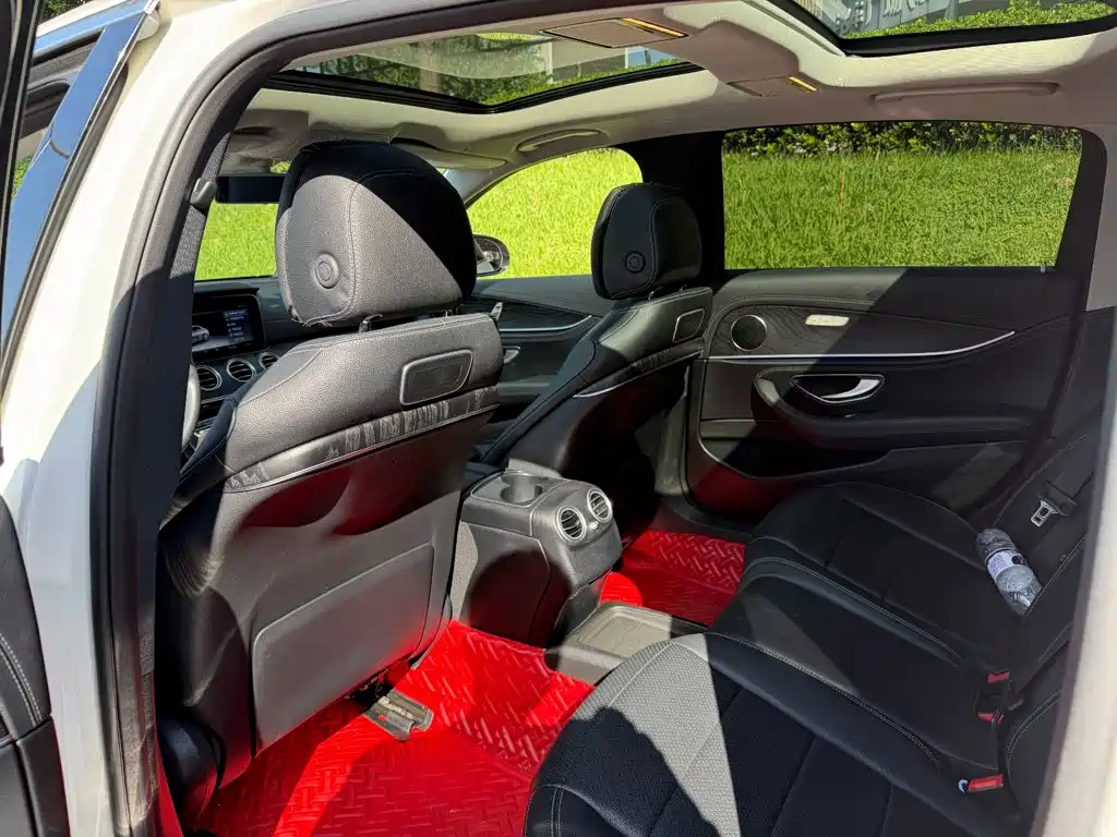 Mercedes-Benz E-Class — миниатюра 11