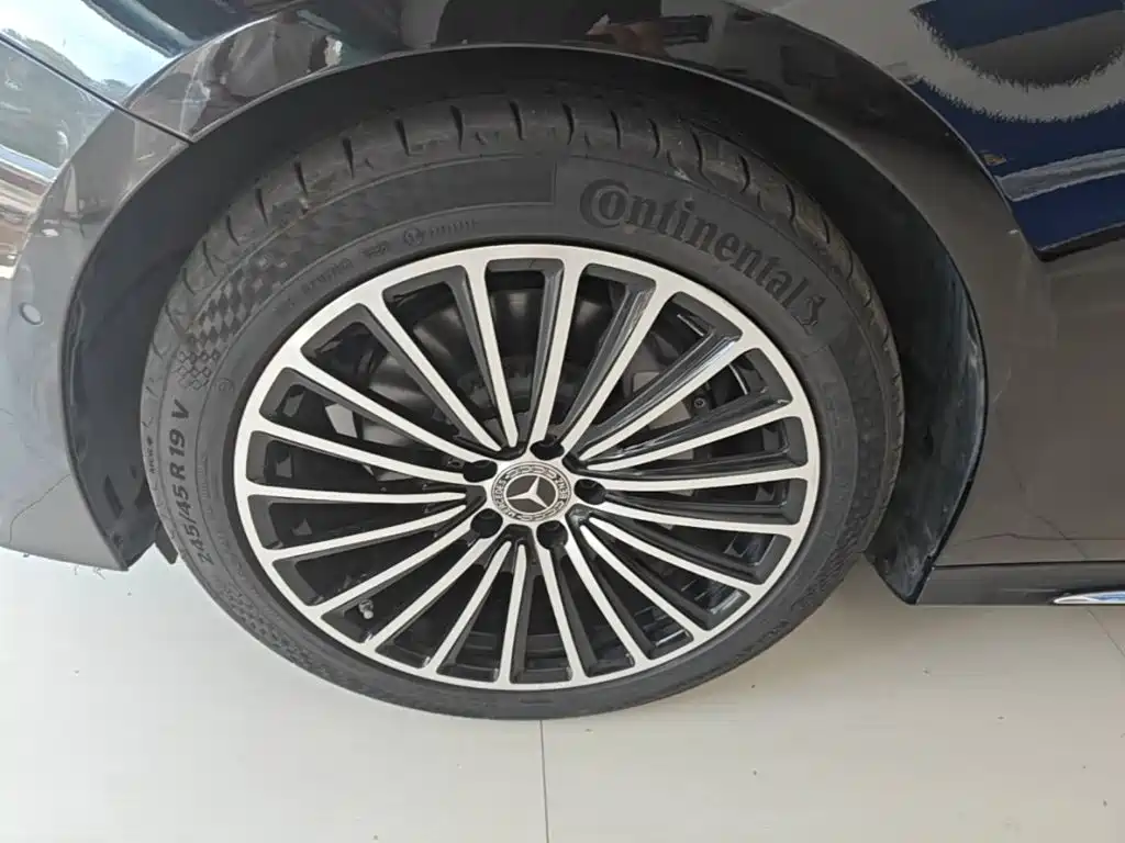 Mercedes-Benz E-Class — миниатюра 23