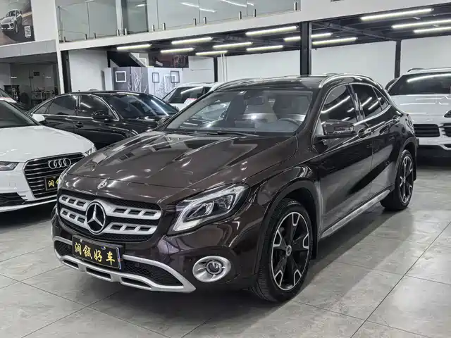 MERCEDES-BENZ GLA