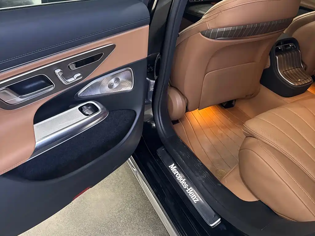 Mercedes-Benz E-Class — миниатюра 9
