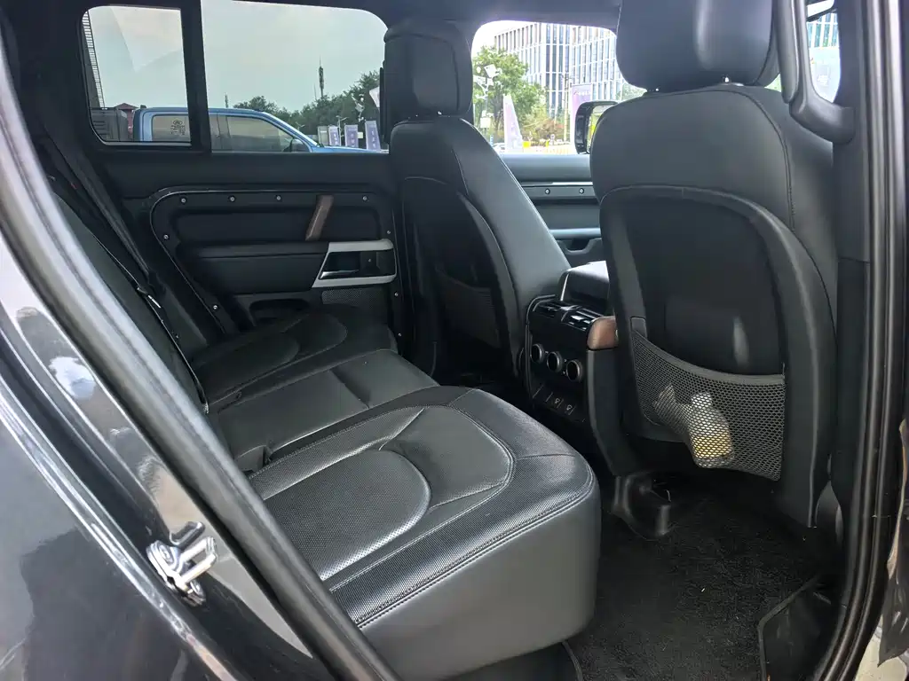 Land Rover Defender — миниатюра 10