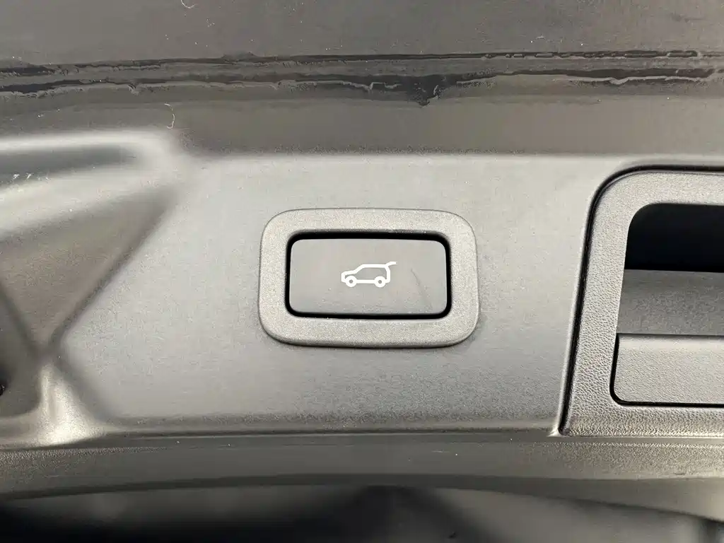 Land Rover Velar — миниатюра 17