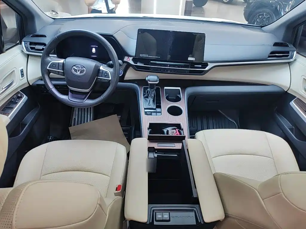 Toyota Granvia — миниатюра 10
