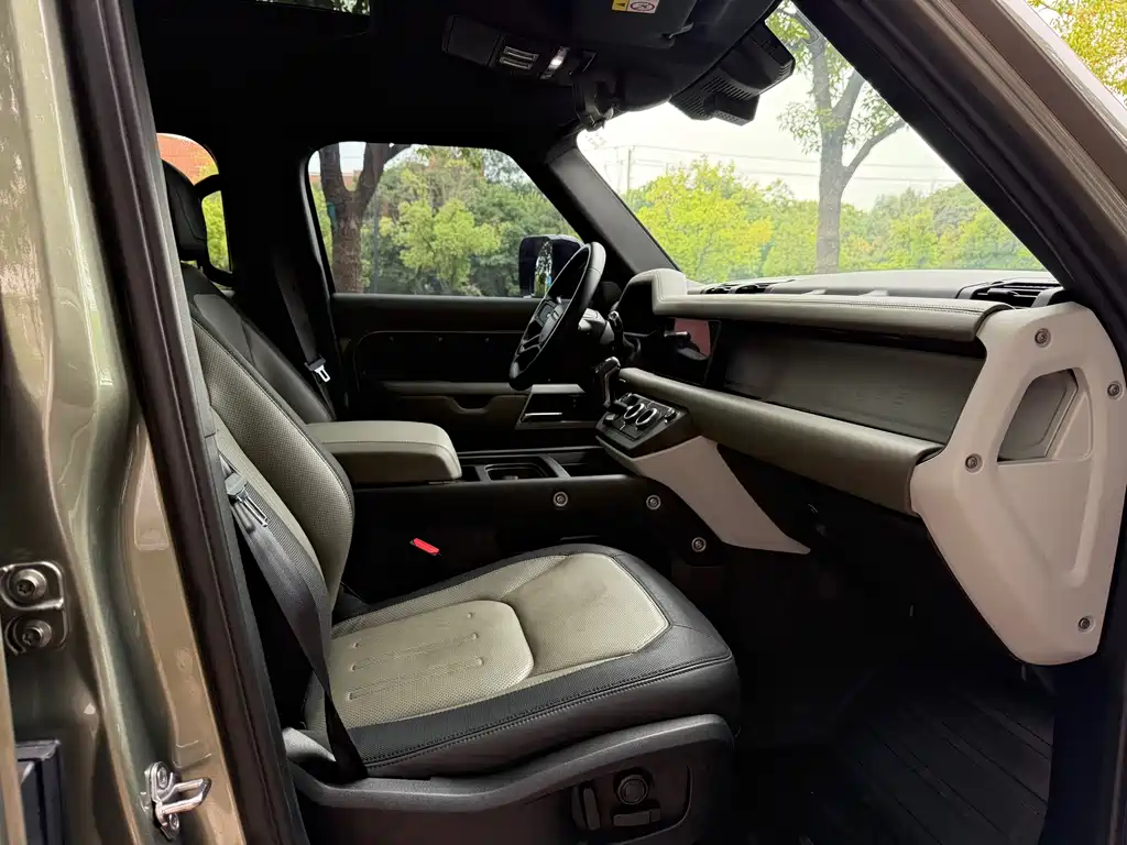 Land Rover Defender — миниатюра 7