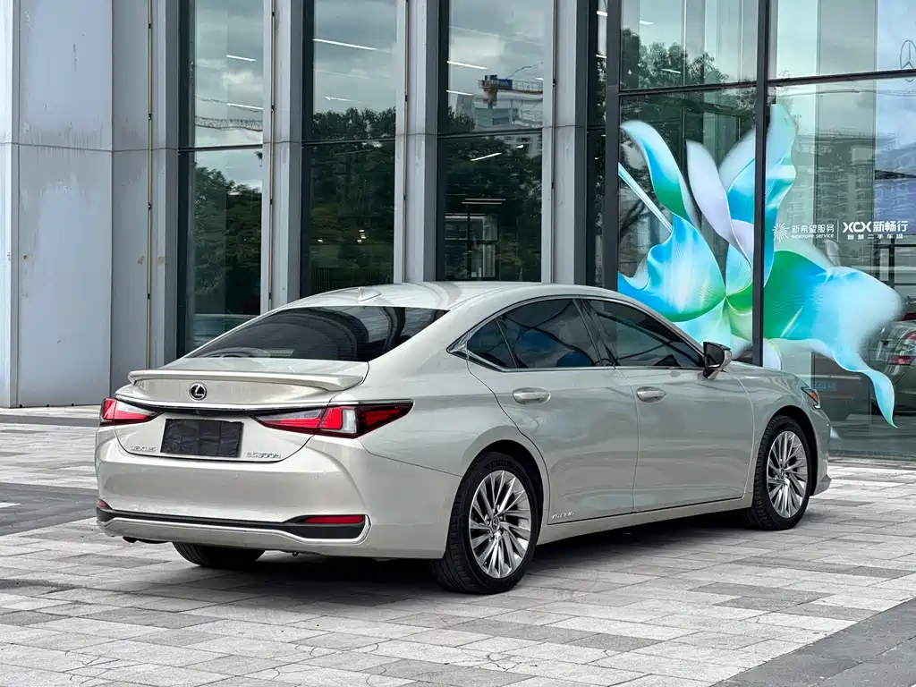 Lexus ES — миниатюра 2