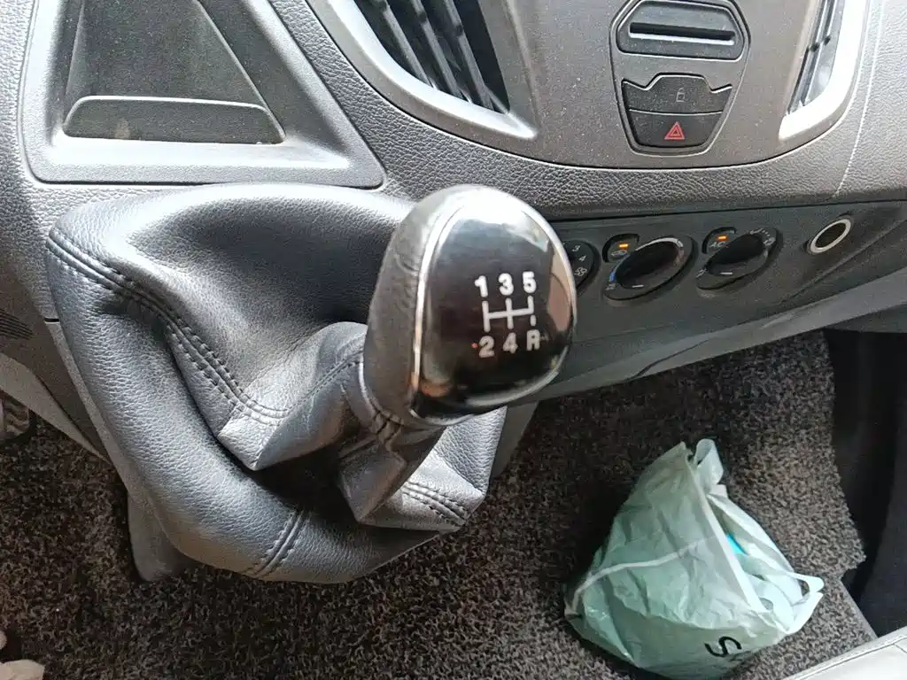 Ford Transit — миниатюра 10