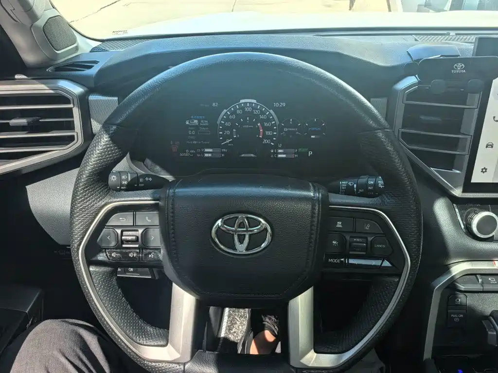 Toyota Sequoia — миниатюра 9