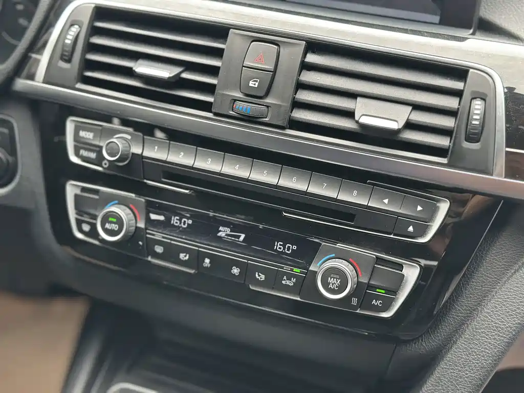 BMW 3 Series — миниатюра 16