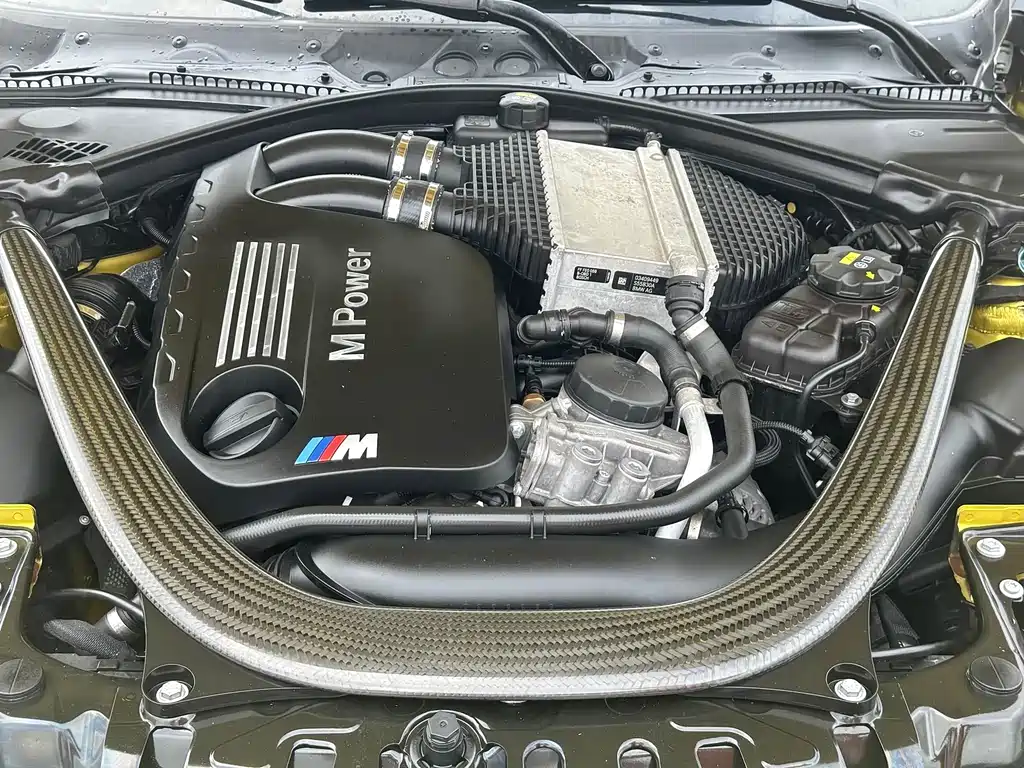 BMW M4 — миниатюра 10