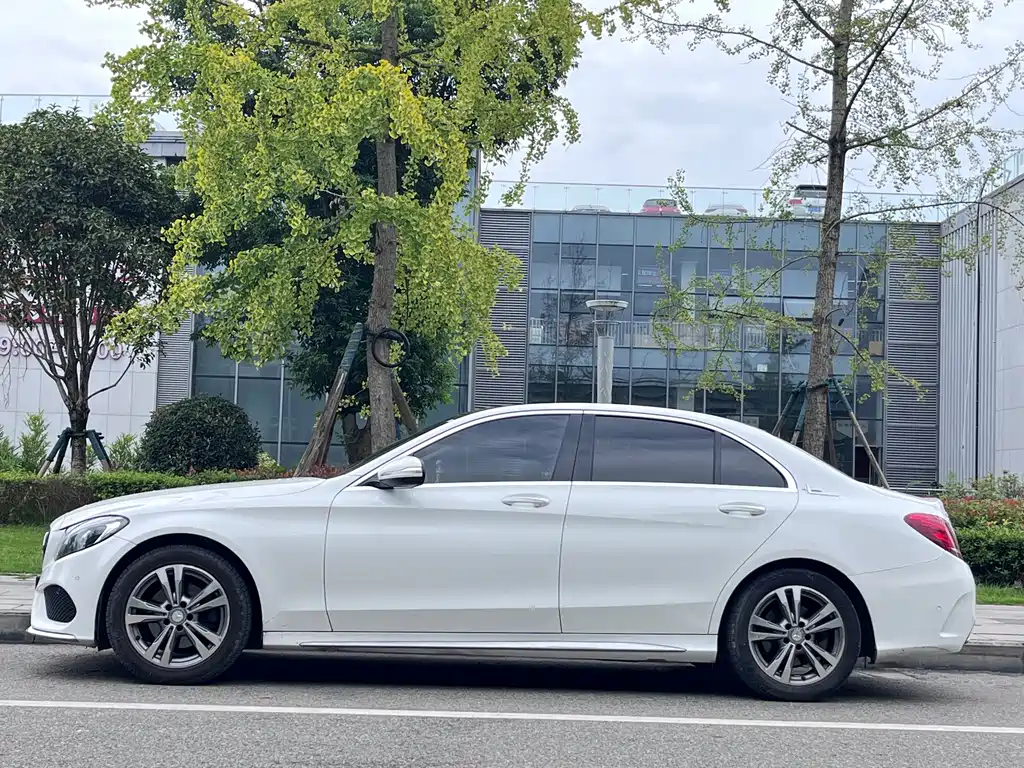 Mercedes-Benz C-Class — миниатюра 4