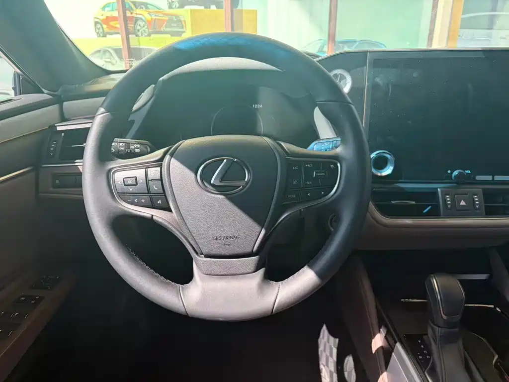 Lexus ES — миниатюра 5