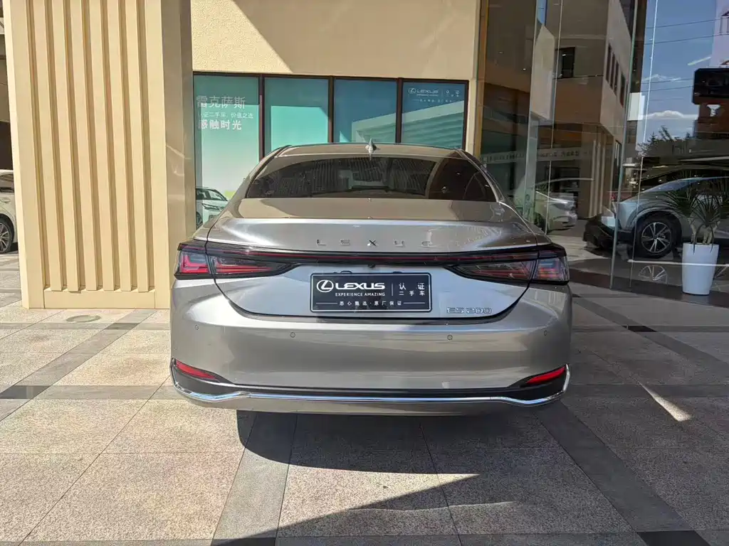 Lexus ES — миниатюра 9