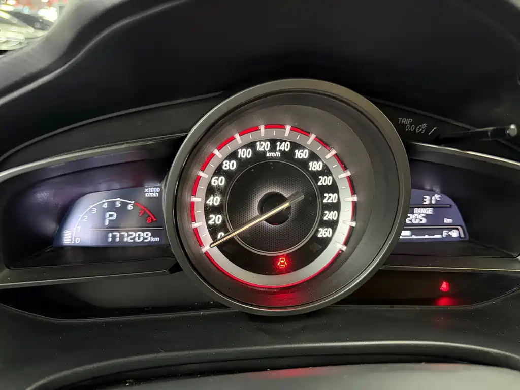 Mazda Mazda3 3 2014 1.5L AT Luxury