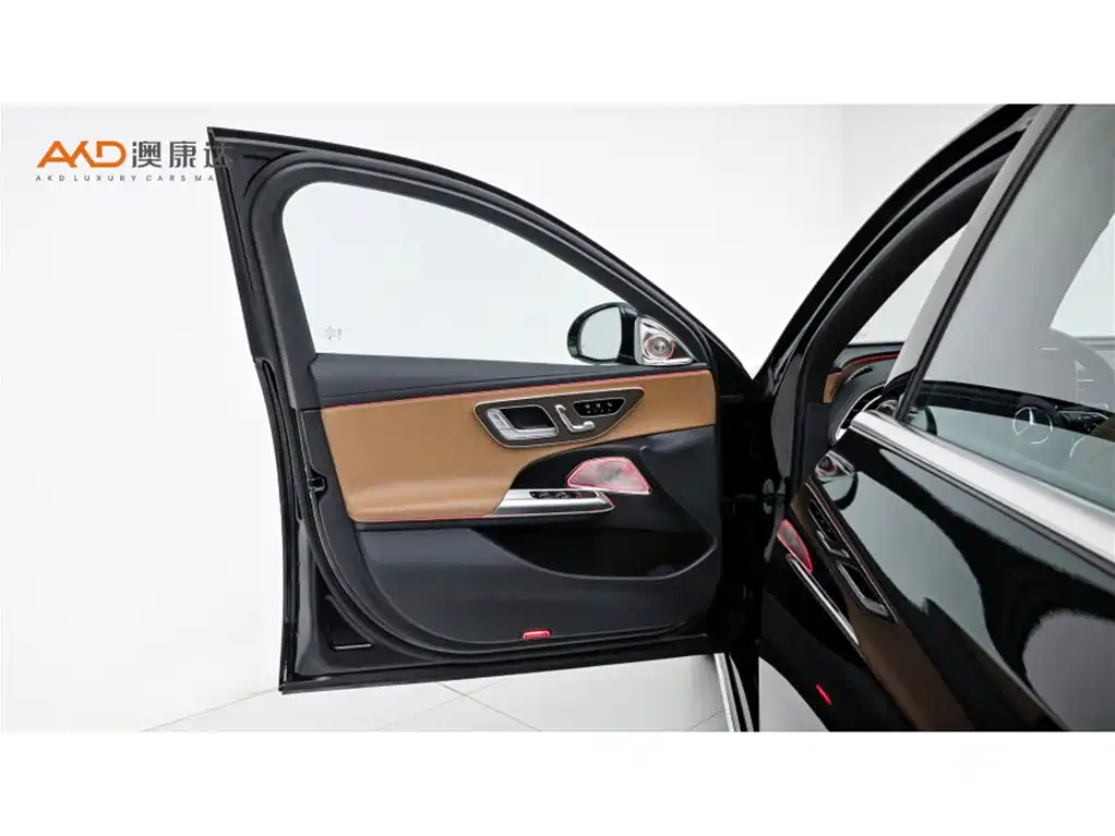 Mercedes-Benz E-Class — миниатюра 10
